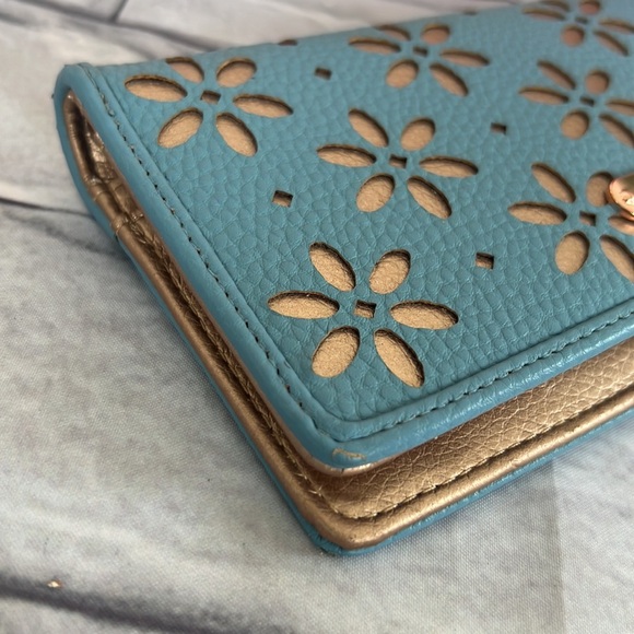 Buxton perforated floral wallet - Picture 3 of 8